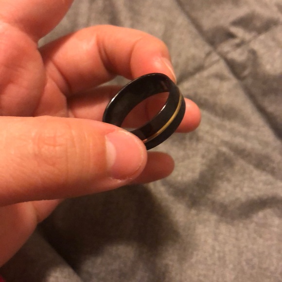 black and gold ring , size 10 - Picture 1 of 1
